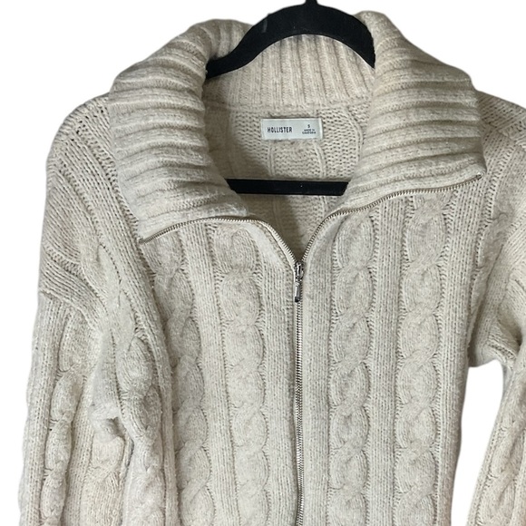 Hollister - Picture 2 of 15